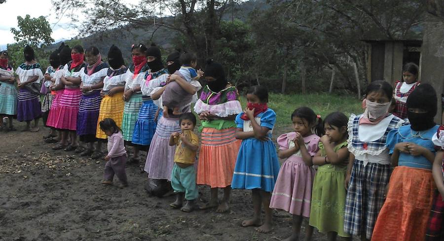 Foto Luis Peniche / Maestros de la escuela zapatista de la comunidad de Sititil, Chiapas