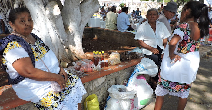Mujeres mayas en la feria de semillas en Iturbide, Hopelchén