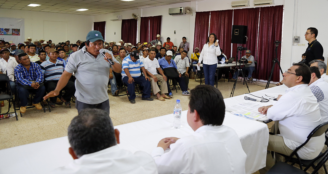 Una escena en Hopelchén, en la mentada "consulta indígena" que se lleva a cabo en Campeche por la siembra de soya transgénica